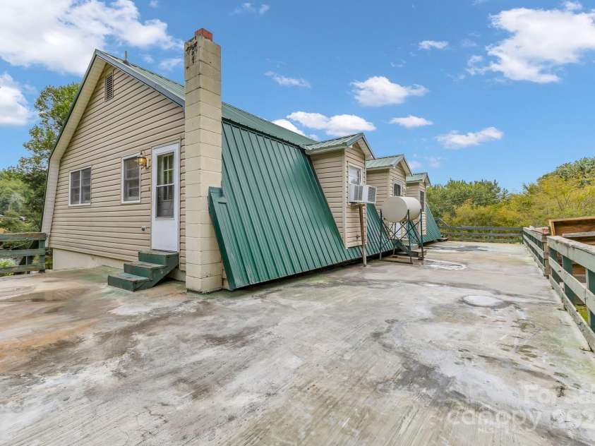 2664 Charles Teague Place, Lenoir, NC 28645.  MLS# CAR4200790, YatesRealty ID 146. 