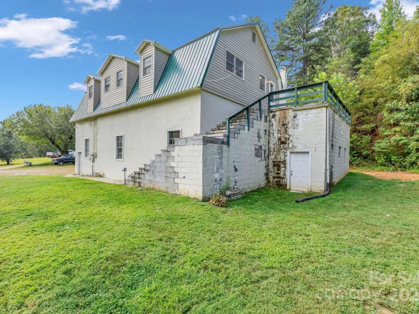 2664 Charles Teague Place, Lenoir, NC 28645.  MLS# CAR4200790, YatesRealty ID 146. 