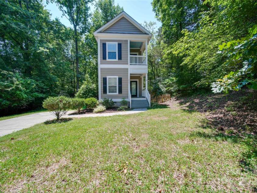 3921 Sky Drive, Charlotte, NC 28226.  MLS# CAR4151615, YatesRealty ID 14600. 