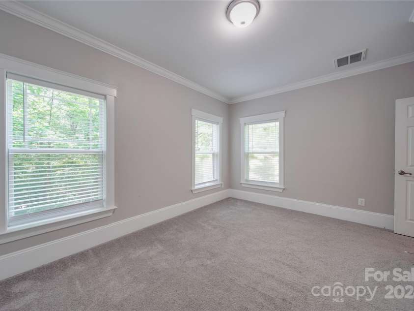 3921 Sky Drive, Charlotte, NC 28226.  MLS# CAR4151615, YatesRealty ID 14600. 