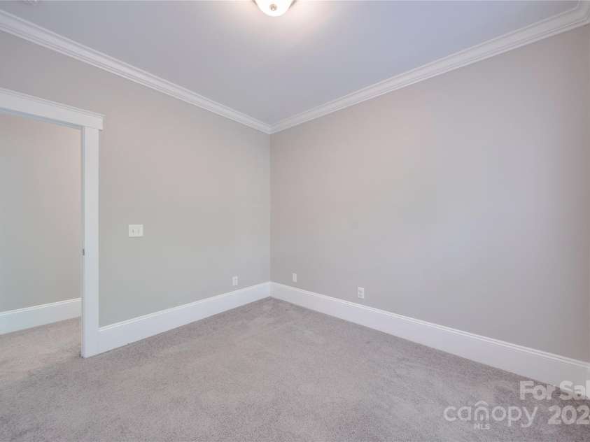 3921 Sky Drive, Charlotte, NC 28226.  MLS# CAR4151615, YatesRealty ID 14600. 