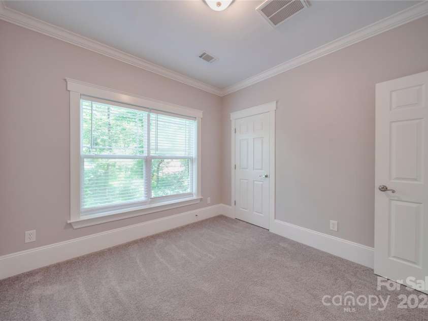 3921 Sky Drive, Charlotte, NC 28226.  MLS# CAR4151615, YatesRealty ID 14600. 
