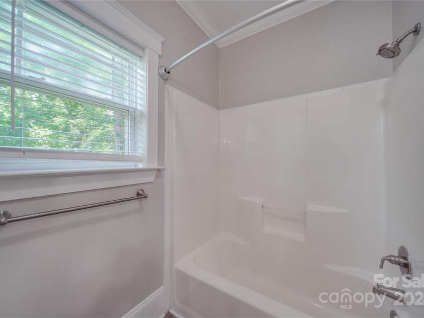 3921 Sky Drive, Charlotte, NC 28226.  MLS# CAR4151615, YatesRealty ID 14600. 