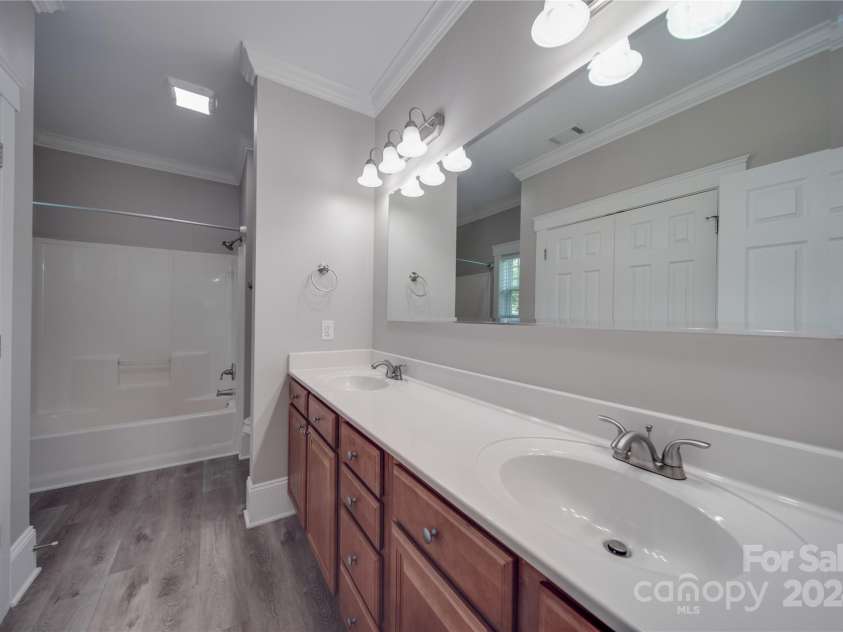 3921 Sky Drive, Charlotte, NC 28226.  MLS# CAR4151615, YatesRealty ID 14600. 