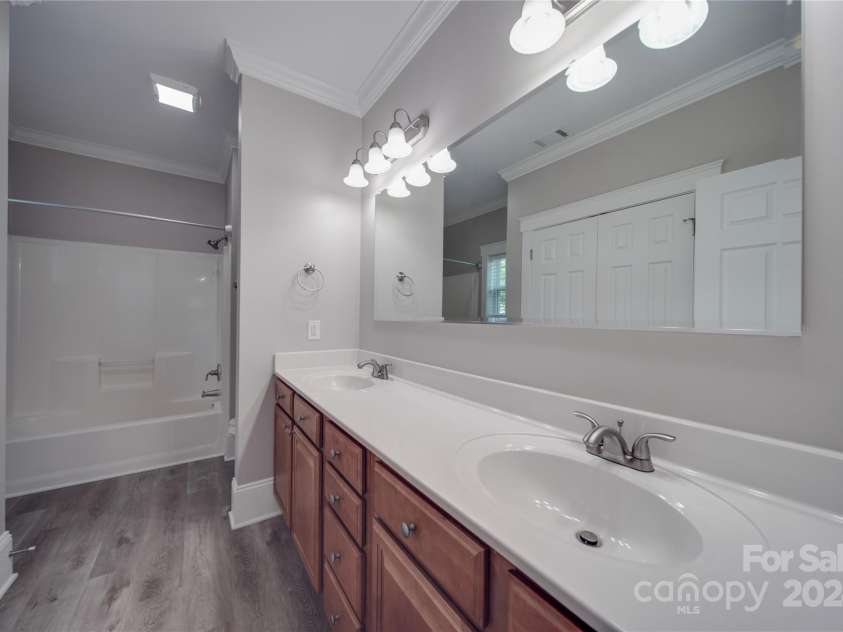 3921 Sky Drive, Charlotte, NC 28226.  MLS# CAR4151615, YatesRealty ID 14600. 