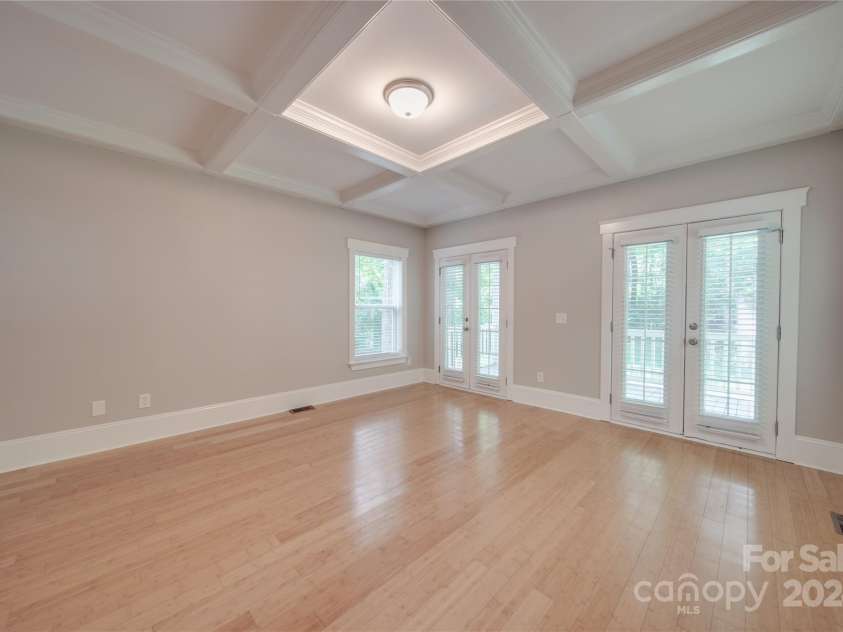 3921 Sky Drive, Charlotte, NC 28226.  MLS# CAR4151615, YatesRealty ID 14600. 