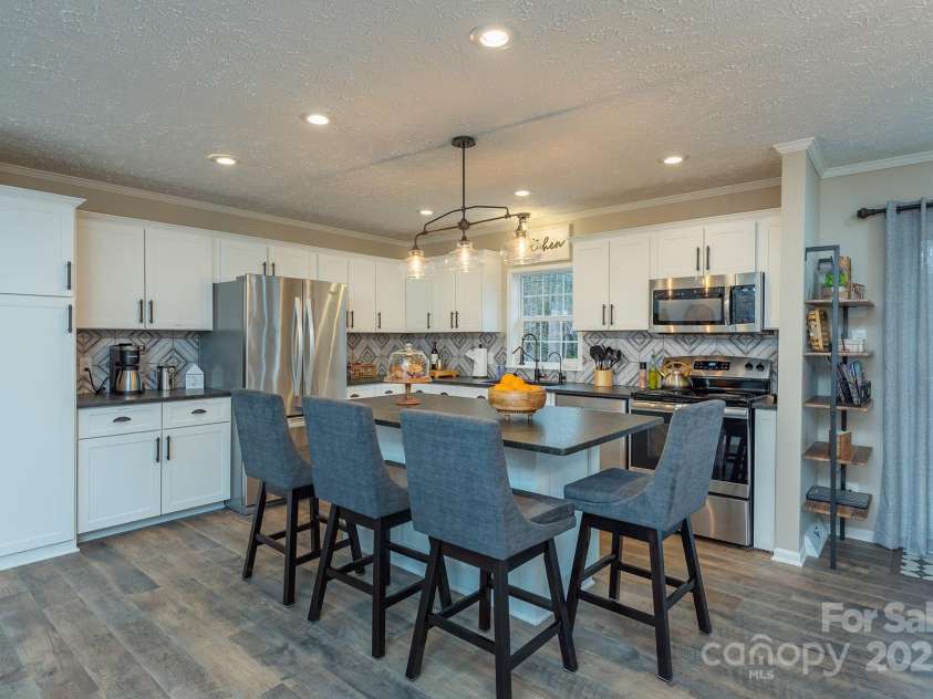 26 Spanish Oak Drive, Asheville, NC 28804.  MLS# CAR4255856, YatesRealty ID 14601. 