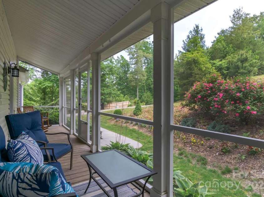 26 Spanish Oak Drive, Asheville, NC 28804.  MLS# CAR4255856, YatesRealty ID 14601. 