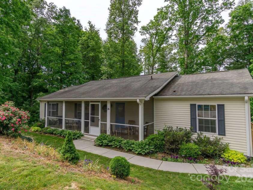 26 Spanish Oak Drive, Asheville, NC 28804.  MLS# CAR4255856, YatesRealty ID 14601. 