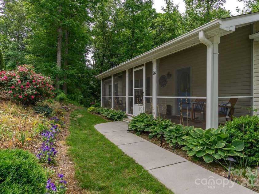 26 Spanish Oak Drive, Asheville, NC 28804.  MLS# CAR4255856, YatesRealty ID 14601. 