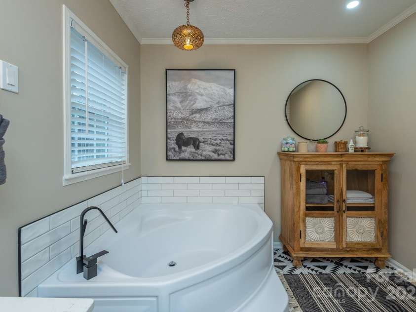 26 Spanish Oak Drive, Asheville, NC 28804.  MLS# CAR4255856, YatesRealty ID 14601. 