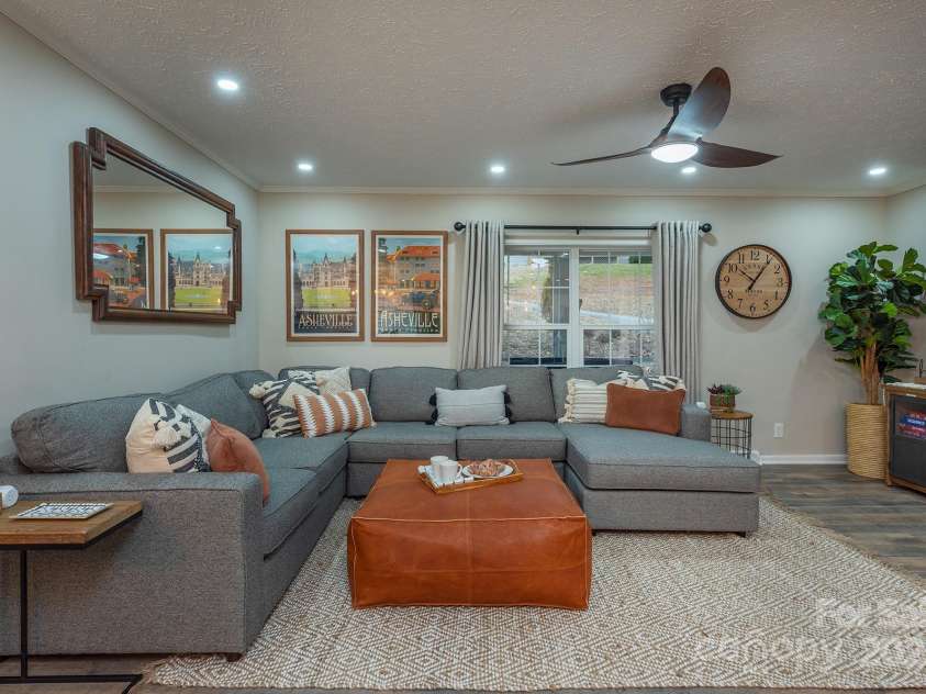 26 Spanish Oak Drive, Asheville, NC 28804.  MLS# CAR4255856, YatesRealty ID 14601. 