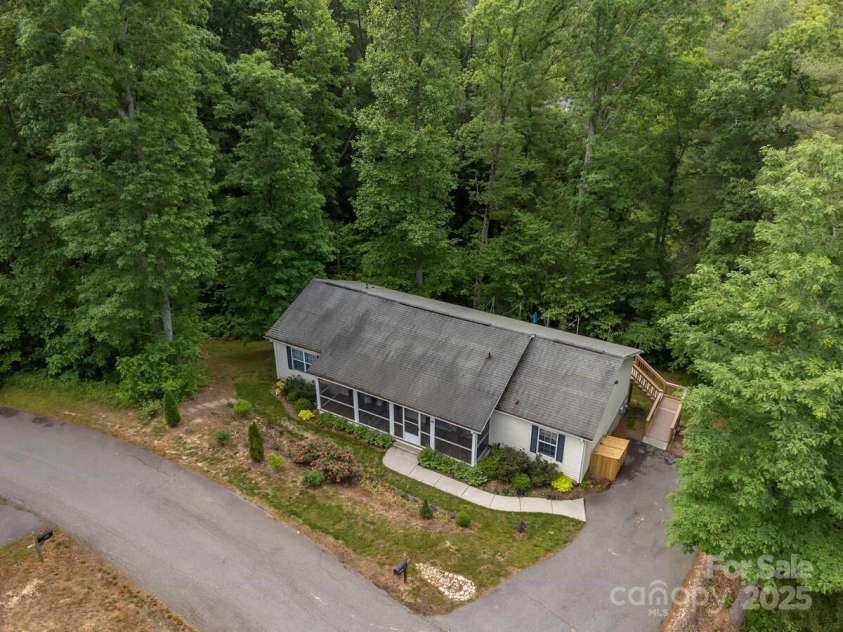 26 Spanish Oak Drive, Asheville, NC 28804.  MLS# CAR4255856, YatesRealty ID 14601. 