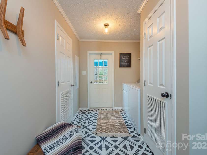 26 Spanish Oak Drive, Asheville, NC 28804.  MLS# CAR4255856, YatesRealty ID 14601. Laundry Room