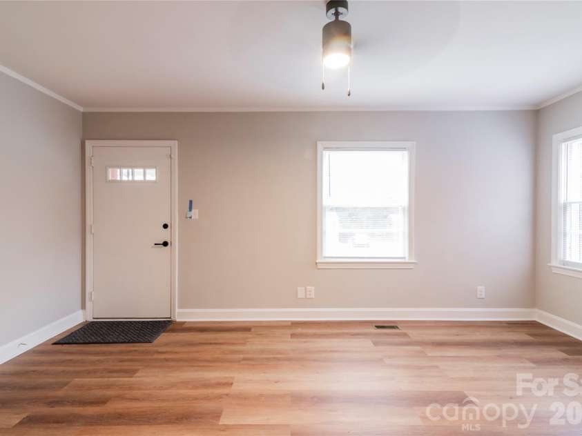 3037 Marlowe Avenue, Charlotte, NC 28208.  MLS# CAR4372472, YatesRealty ID 14601. 