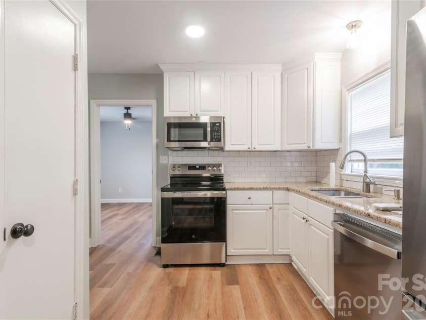 3037 Marlowe Avenue, Charlotte, NC 28208.  MLS# CAR4372472, YatesRealty ID 14601. 
