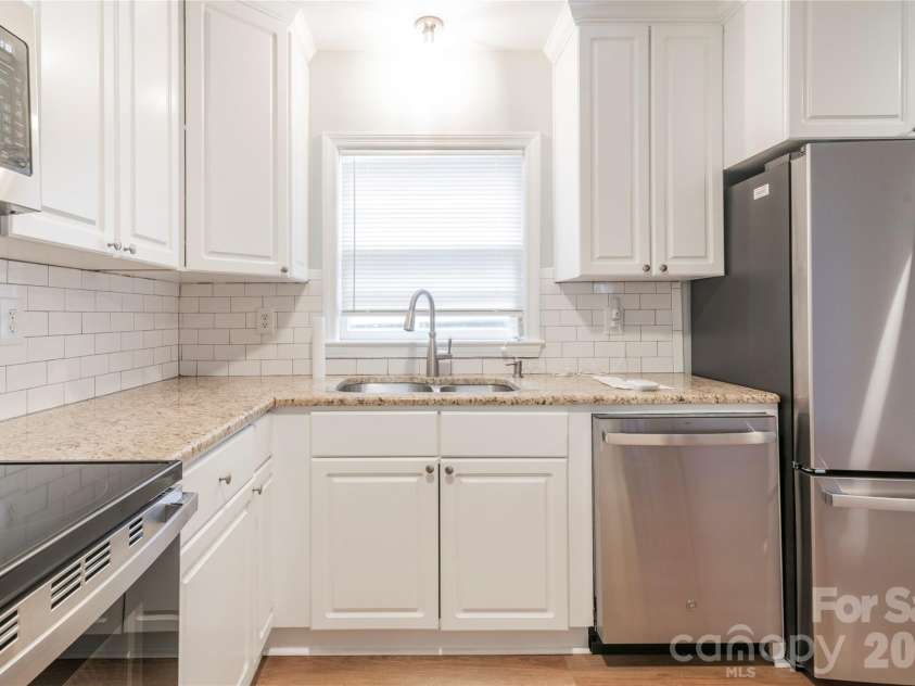 3037 Marlowe Avenue, Charlotte, NC 28208.  MLS# CAR4372472, YatesRealty ID 14601. 
