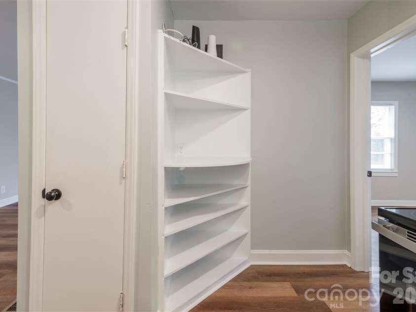 3037 Marlowe Avenue, Charlotte, NC 28208.  MLS# CAR4372472, YatesRealty ID 14601. 