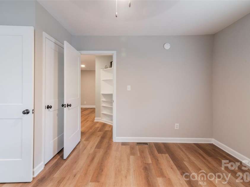 3037 Marlowe Avenue, Charlotte, NC 28208.  MLS# CAR4372472, YatesRealty ID 14601. 