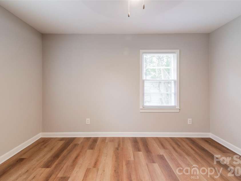 3037 Marlowe Avenue, Charlotte, NC 28208.  MLS# CAR4372472, YatesRealty ID 14601. 