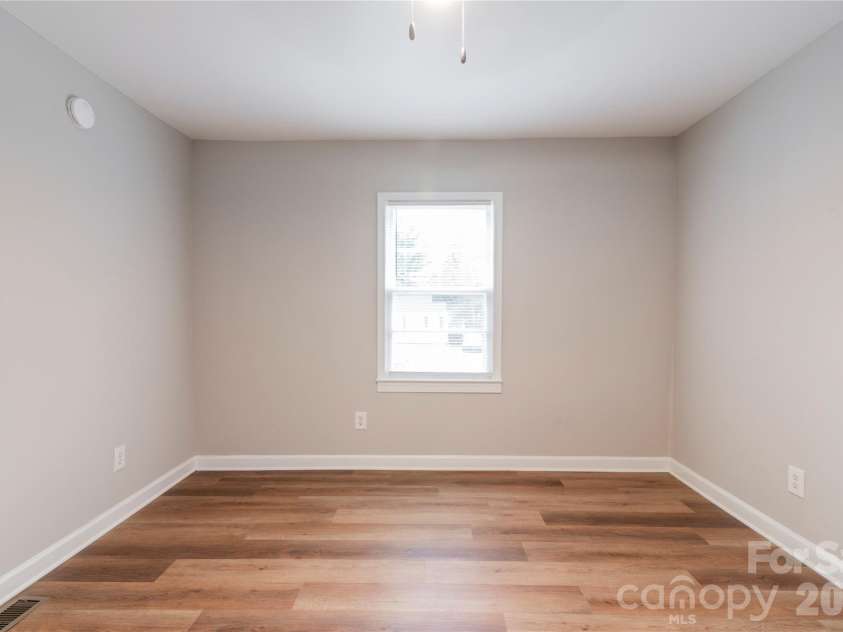 3037 Marlowe Avenue, Charlotte, NC 28208.  MLS# CAR4372472, YatesRealty ID 14601. 