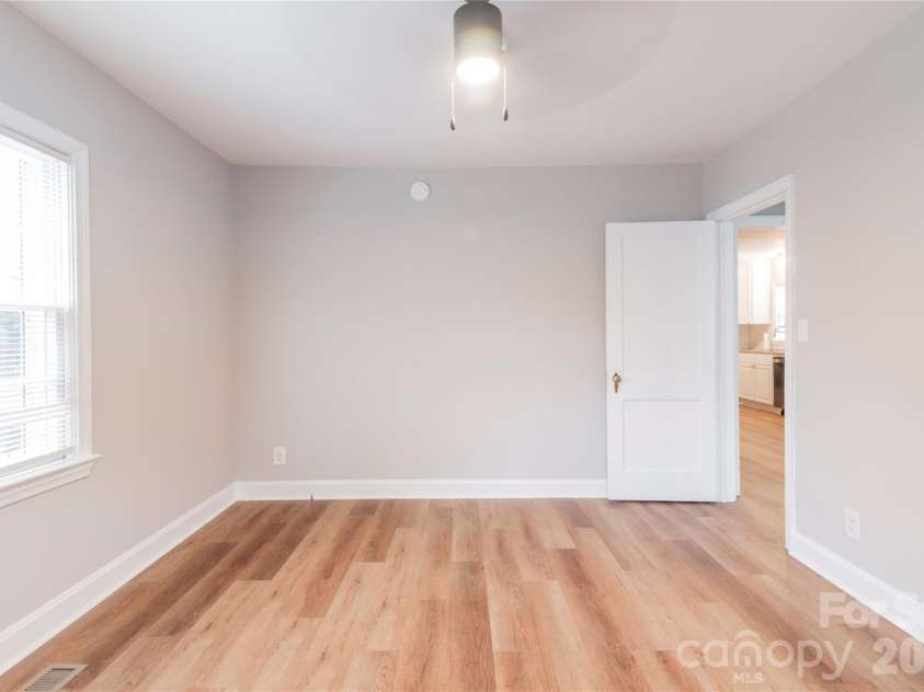 3037 Marlowe Avenue, Charlotte, NC 28208.  MLS# CAR4372472, YatesRealty ID 14601. 