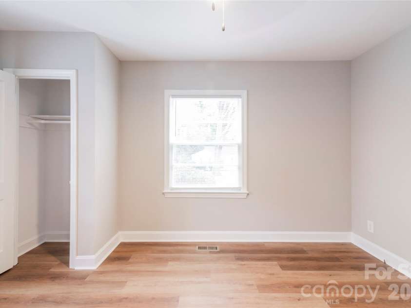 3037 Marlowe Avenue, Charlotte, NC 28208.  MLS# CAR4372472, YatesRealty ID 14601. 