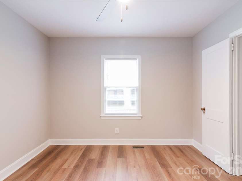 3037 Marlowe Avenue, Charlotte, NC 28208.  MLS# CAR4372472, YatesRealty ID 14601. 