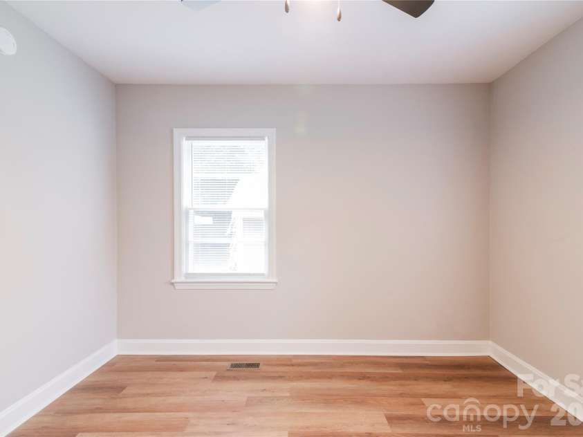 3037 Marlowe Avenue, Charlotte, NC 28208.  MLS# CAR4372472, YatesRealty ID 14601. 