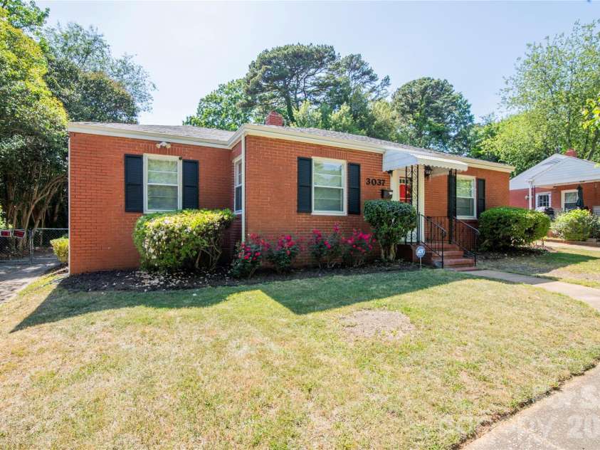 3037 Marlowe Avenue, Charlotte, NC 28208.  MLS# CAR4372472, YatesRealty ID 14601. 