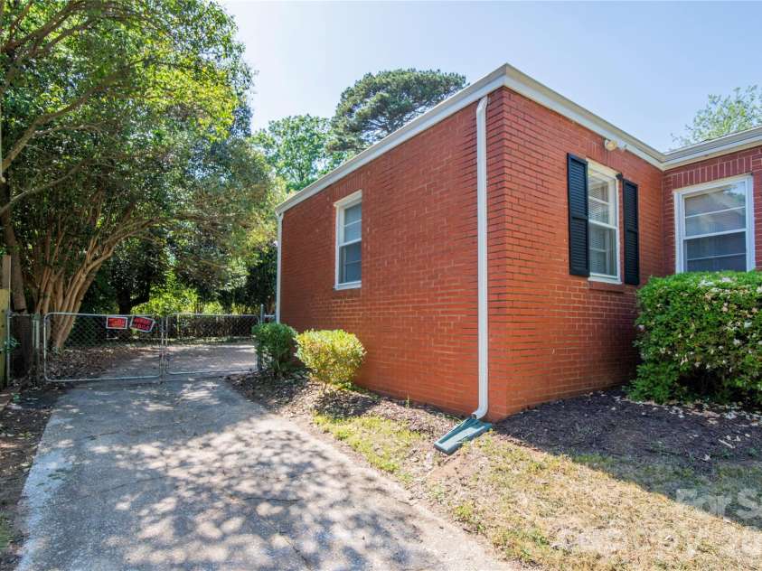 3037 Marlowe Avenue, Charlotte, NC 28208.  MLS# CAR4372472, YatesRealty ID 14601. 