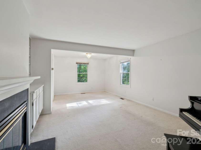 124 Hilltop Road, Black Mountain, NC 28711.  MLS# CAR4259973, YatesRealty ID 14604. 