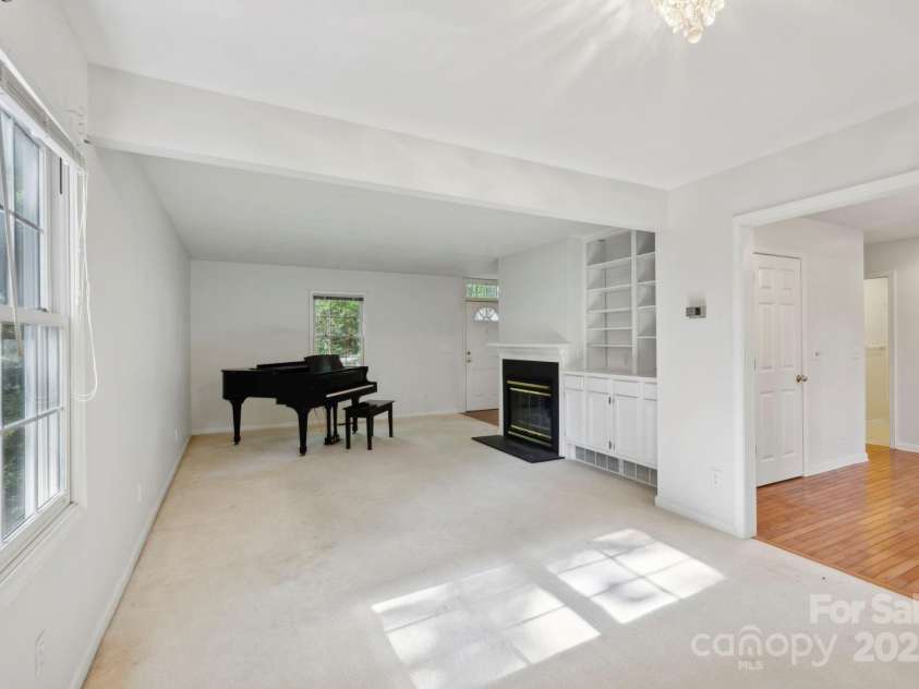 124 Hilltop Road, Black Mountain, NC 28711.  MLS# CAR4259973, YatesRealty ID 14604. 