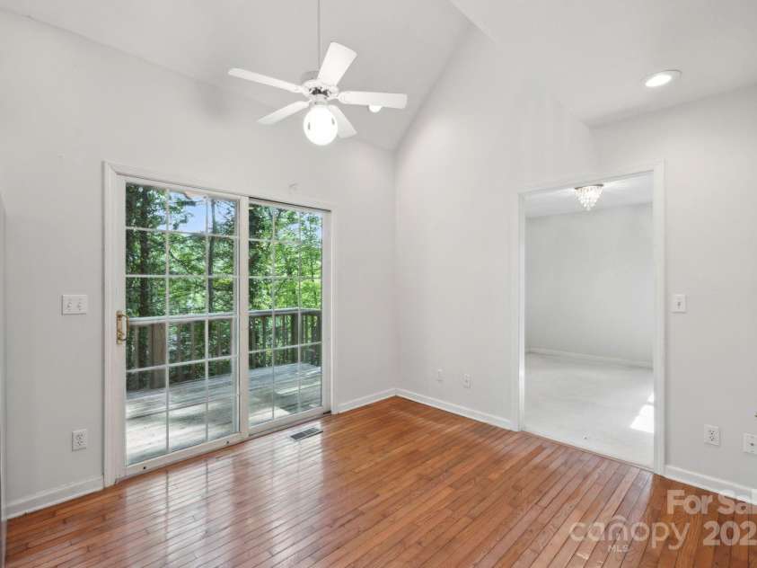 124 Hilltop Road, Black Mountain, NC 28711.  MLS# CAR4259973, YatesRealty ID 14604. 