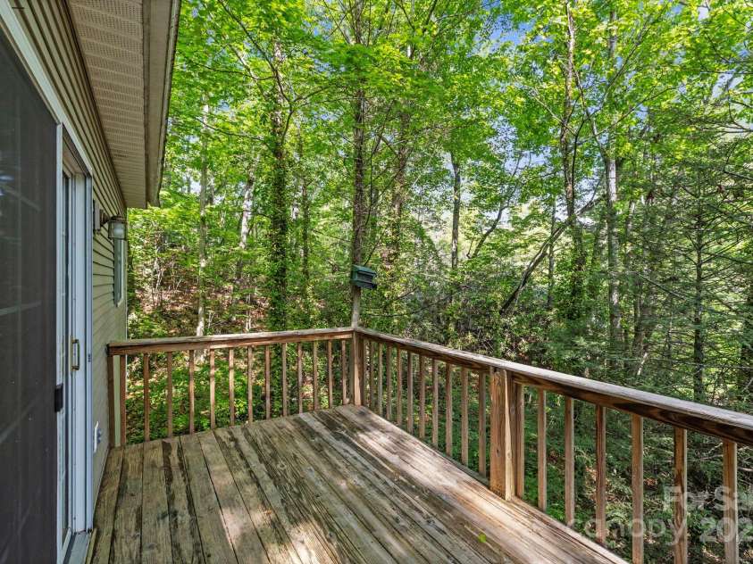 124 Hilltop Road, Black Mountain, NC 28711.  MLS# CAR4259973, YatesRealty ID 14604. 