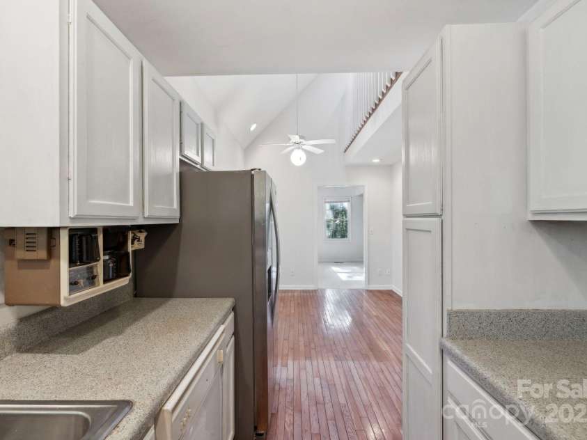 124 Hilltop Road, Black Mountain, NC 28711.  MLS# CAR4259973, YatesRealty ID 14604. 