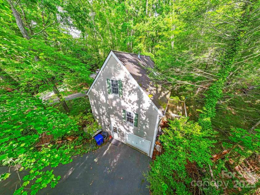124 Hilltop Road, Black Mountain, NC 28711.  MLS# CAR4259973, YatesRealty ID 14604. 