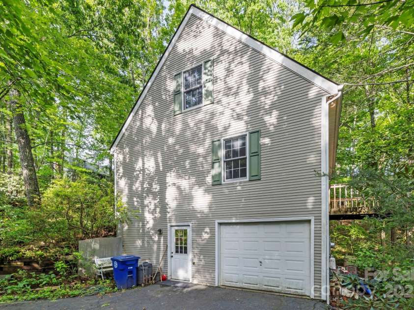 124 Hilltop Road, Black Mountain, NC 28711.  MLS# CAR4259973, YatesRealty ID 14604. 
