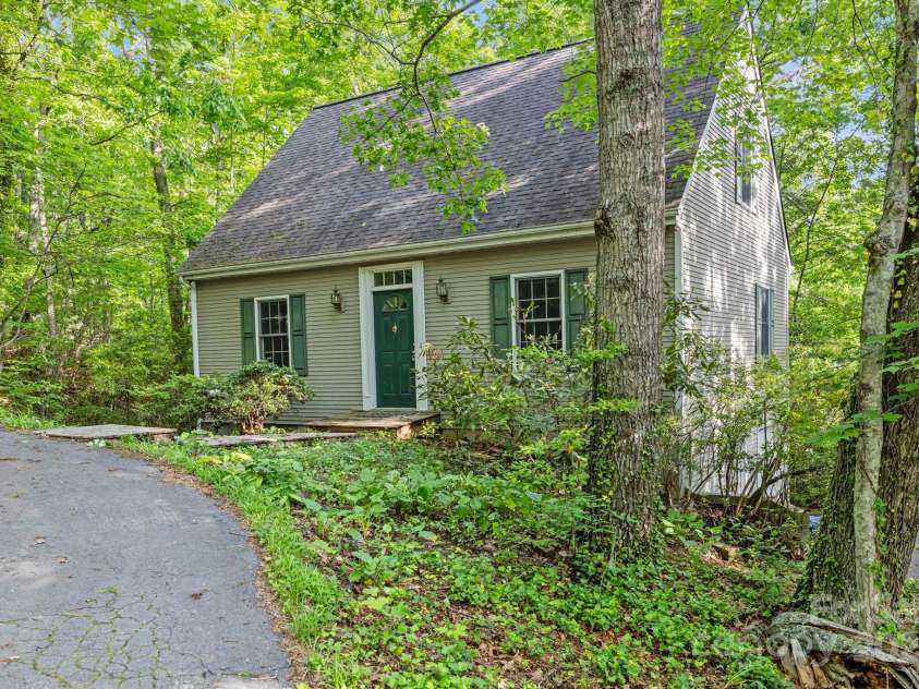 124 Hilltop Road, Black Mountain, NC 28711.  MLS# CAR4259973, YatesRealty ID 14604. 