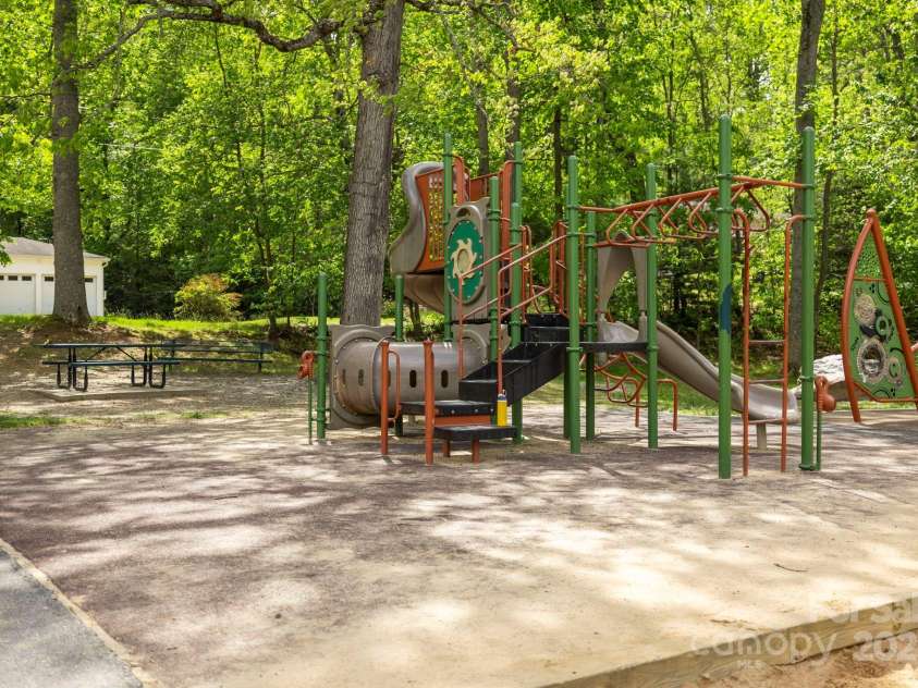 124 Hilltop Road, Black Mountain, NC 28711.  MLS# CAR4259973, YatesRealty ID 14604. Nearby Lake Tomahawk Playground
