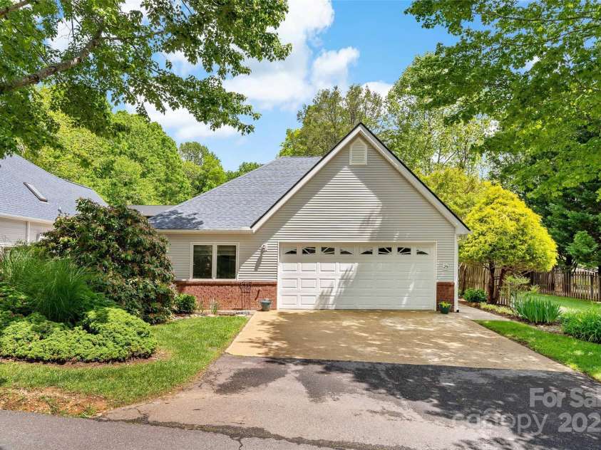 25 Village Parkway, Black Mountain, NC 28711.  MLS# CAR4237392, YatesRealty ID 14605. 