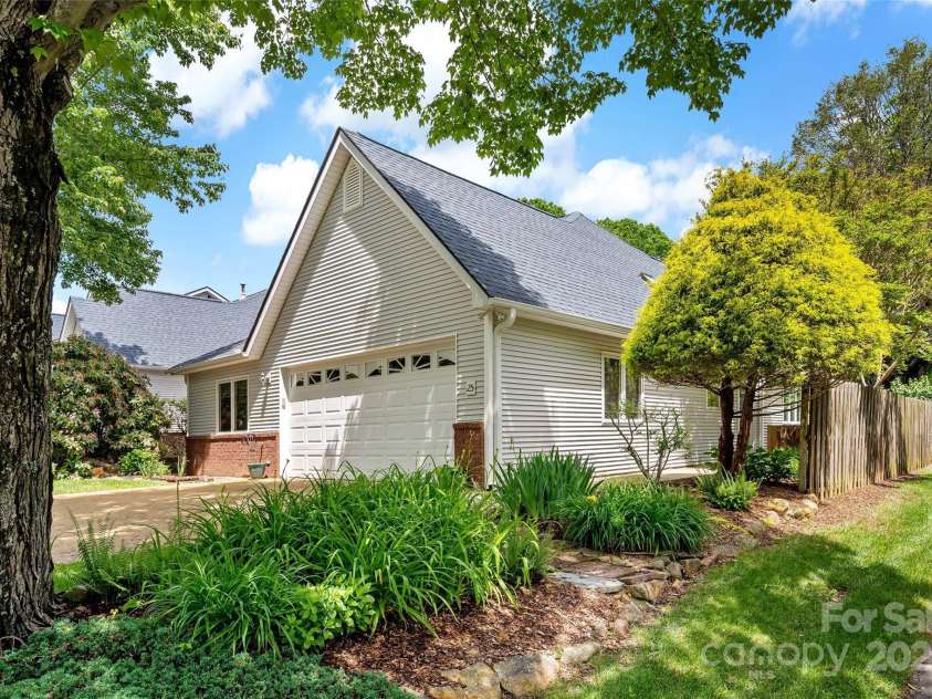 25 Village Parkway, Black Mountain, NC 28711.  MLS# CAR4237392, YatesRealty ID 14605. 