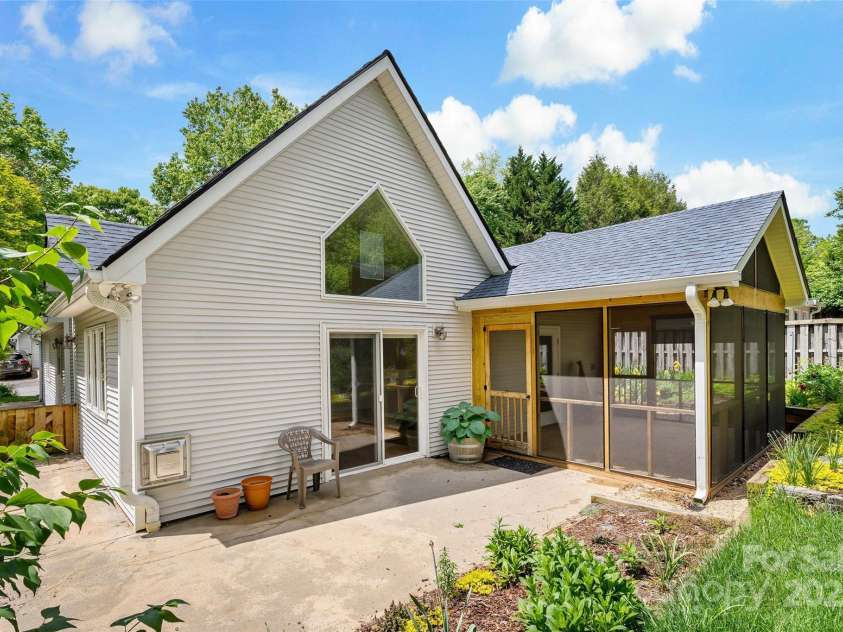 25 Village Parkway, Black Mountain, NC 28711.  MLS# CAR4237392, YatesRealty ID 14605. 