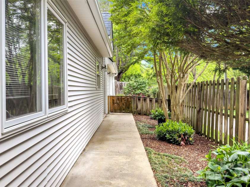 25 Village Parkway, Black Mountain, NC 28711.  MLS# CAR4237392, YatesRealty ID 14605. 