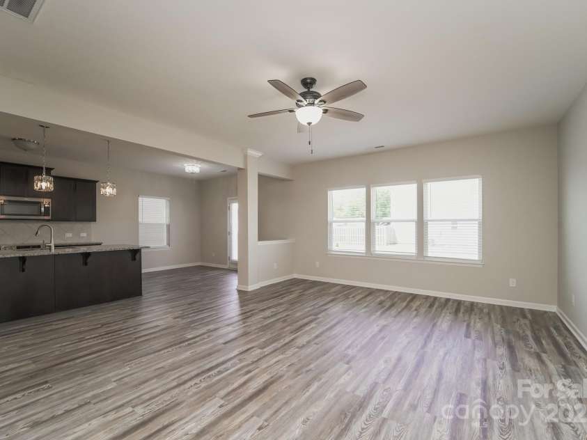 9127 Colwick Hill Lane, Charlotte, NC 28215.  MLS# CAR4253184, YatesRealty ID 14607. 