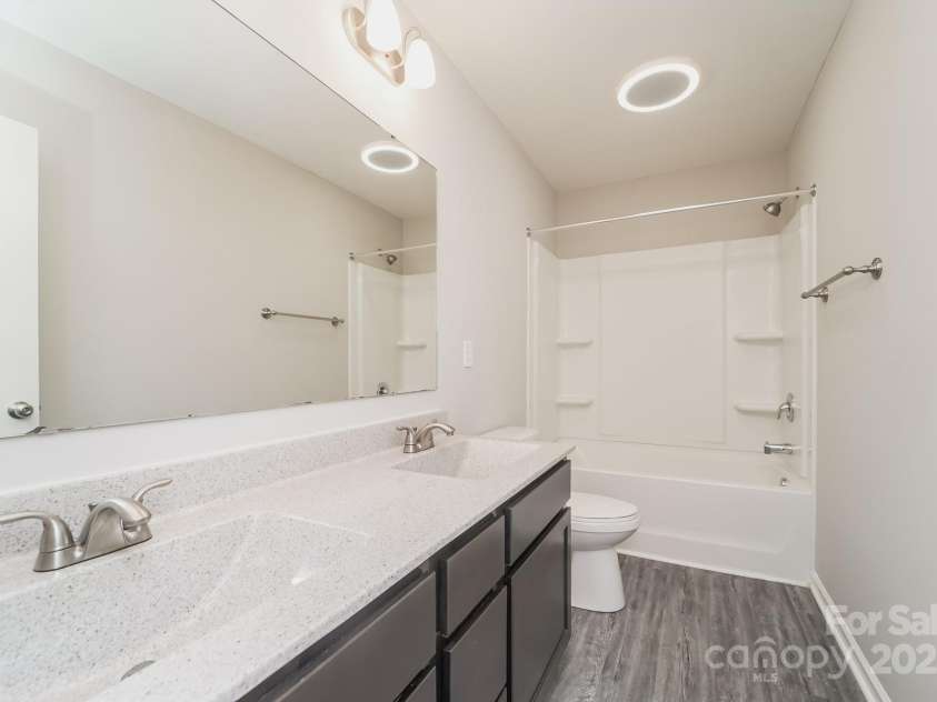 9127 Colwick Hill Lane, Charlotte, NC 28215.  MLS# CAR4253184, YatesRealty ID 14607. 