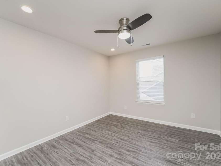 9127 Colwick Hill Lane, Charlotte, NC 28215.  MLS# CAR4253184, YatesRealty ID 14607. 