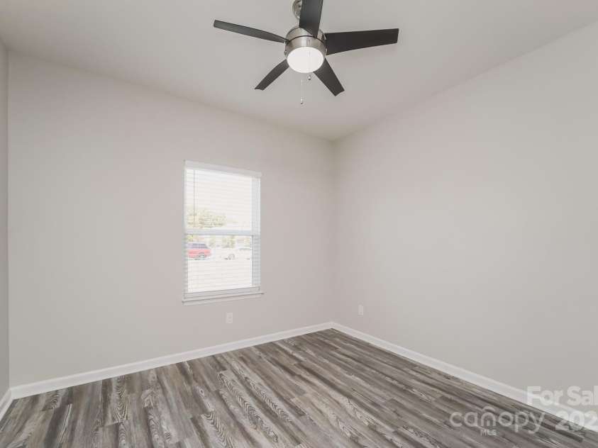 9127 Colwick Hill Lane, Charlotte, NC 28215.  MLS# CAR4253184, YatesRealty ID 14607. 