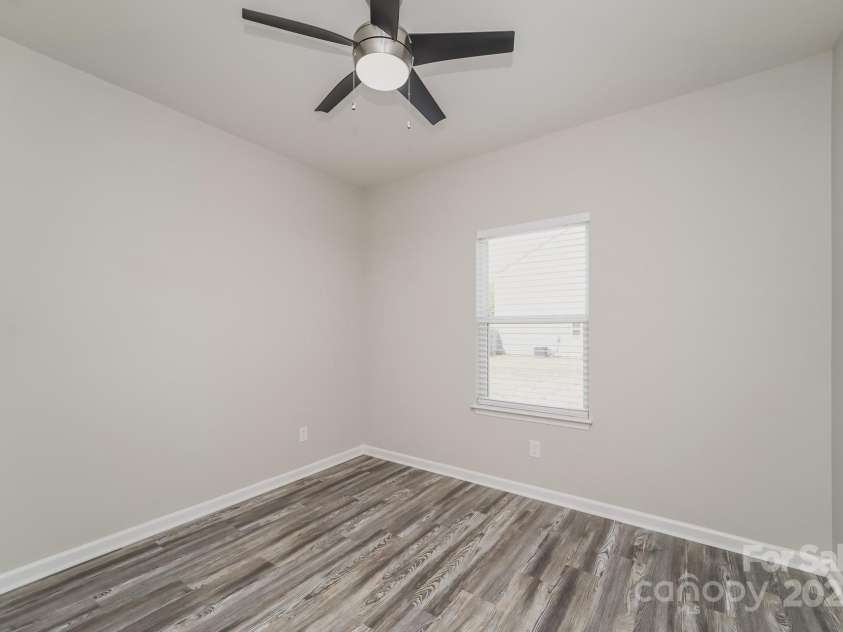 9127 Colwick Hill Lane, Charlotte, NC 28215.  MLS# CAR4253184, YatesRealty ID 14607. 