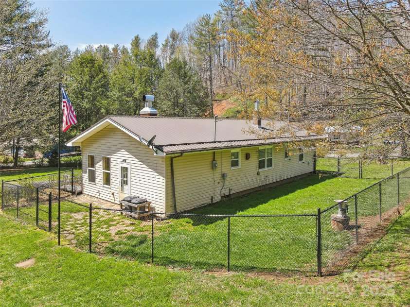 1285 Sandy Branch Road, Bakersville, NC 28705.  MLS# CAR4246881, YatesRealty ID 14608. 